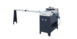 PVC Çıta Kesme Makinesi Özellikle seri üretim yapan PVC fabrikaları ve yüksek kaliteli butik doğrama atölyeleri için tasarlanan bu makineler; her türlü sürme sistemi, cam balkonu ve standart pencere çıtası için en doğru "bitiş" çözümüdür.