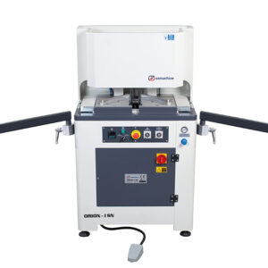 Otomatik Tek Kafa Sıfır-Normal PVC Kaynak Makinesi Makine Seçerken Nelere Dikkat Edilmeli? Doğru makine seçimi, üretim kalitesini doğrudan etkiler. Bu nedenle Otomatik PVC Köşe Kaynak Makinesi satın alırken bazı teknik özellikler dikkatle incelenmelidir. Öncelikle makinenin günlük üretim kapasitesine uygun olması gerekir. Ayrıca kaynak hassasiyeti, ısı kontrol sistemi, otomasyon seviyesi ve profil uyumluluğu gibi özellikler değerlendirilmelidir. Servis ağı güçlü ve yedek parça desteği sunan markaların tercih edilmesi uzun vadede avantaj sağlar. Bunun yanında enerji verimliliği yüksek modeller işletmelere maliyet tasarrufu sunar. Sonuç Modern PVC üretim tesislerinde kalite ve hız büyük önem taşımaktadır. Bu nedenle Otomatik PVC Köşe Kaynak Makinesi, üretim süreçlerini optimize eden en önemli teknolojik yatırımlardan biri haline gelmiştir. Hassas kaynak sistemi, güçlü profil birleşimi ve hızlı çalışma kapasitesi sayesinde işletmelere önemli rekabet avantajı sağlar. PVC pencere ve kapı üretiminde profesyonel sonuçlar elde etmek isteyen firmalar için otomatik kaynak makineleri, uzun vadeli verimli ve güvenilir çözümler sunmaktadır.